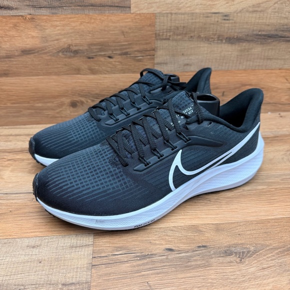 Nike Air Zoom Pegasus 39 men size 9.5 TB Running Shoes Black White DM0164-001 - Picture 2 of 8